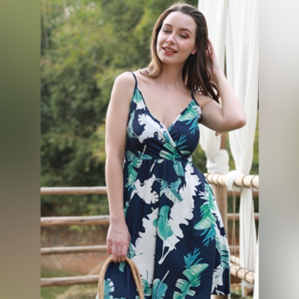 Women’s Summer Dress V Neck Spaghetti Strap / Casual Beach Dress
